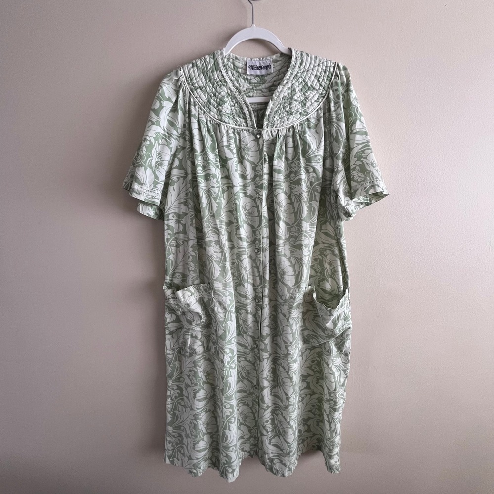 Vintage Crowntuft House Dress Green Floral Quilted Smocked Duster Robe Pockets